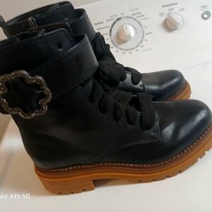 Gourgeous black Sam & Libby ladies boots size 9 with metal accents.
